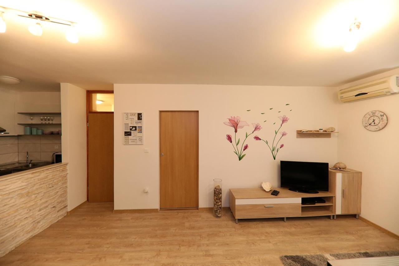 Neluna Appartement Zadar Buitenkant foto
